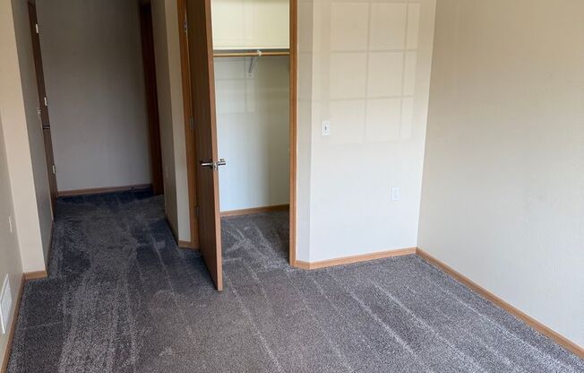 3 beds, 2 baths, 1,280 sqft, $1,699.99, Unit 533-204