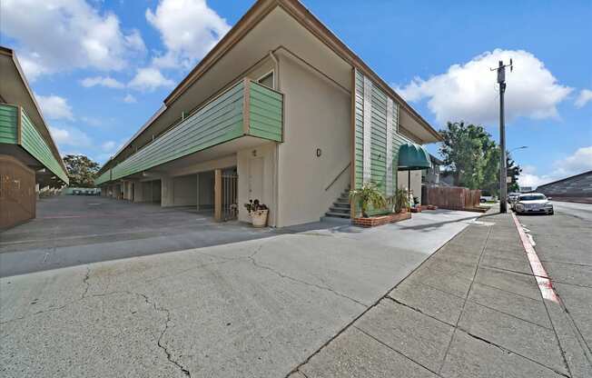 Country Club Apartments