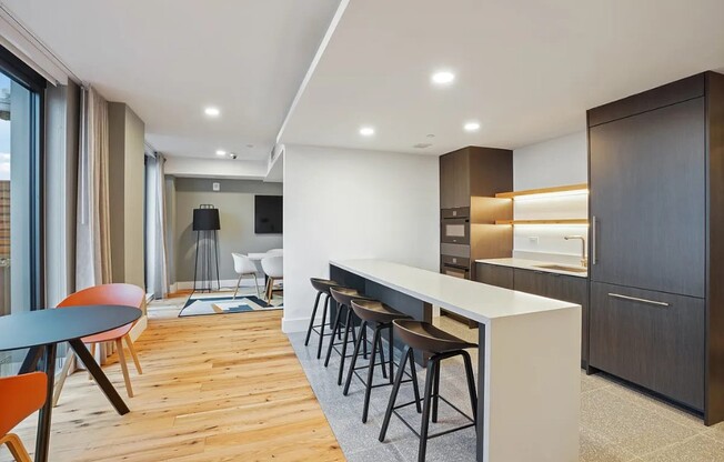 2 beds, 1 bath, $5,685, Unit 23M