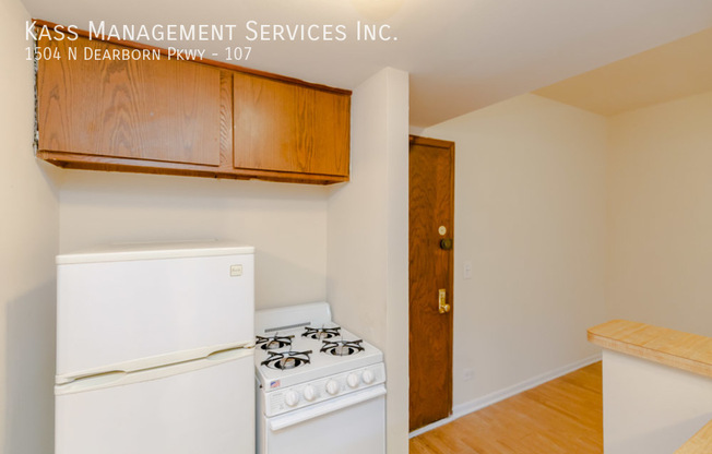 1504 N DEARBORN PKWY