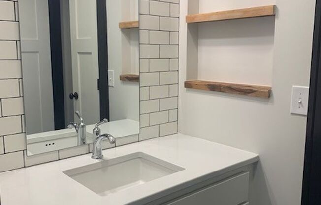 2 beds, 1 bath, 762 sqft, $1,595, Unit Room 410