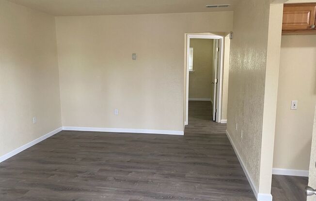 2 beds, 1 bath, 790 sqft, $1,195, Unit 1927 W. Princeton Ave.