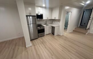 Studio, 1 bath, 440 sqft, $2,195, Unit 04