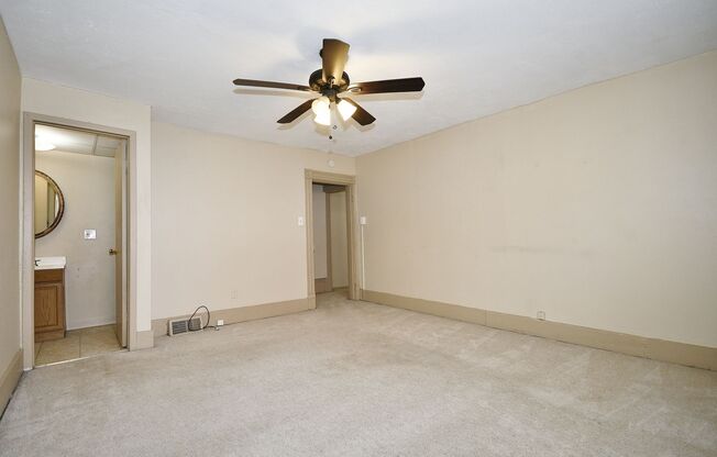 2 beds, 1 bath, $1,200, Unit Unit 1