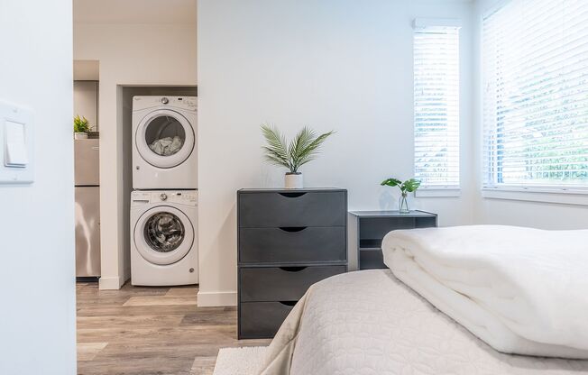 Studio, 1 bath, 405 sqft, $1,295, Unit B002