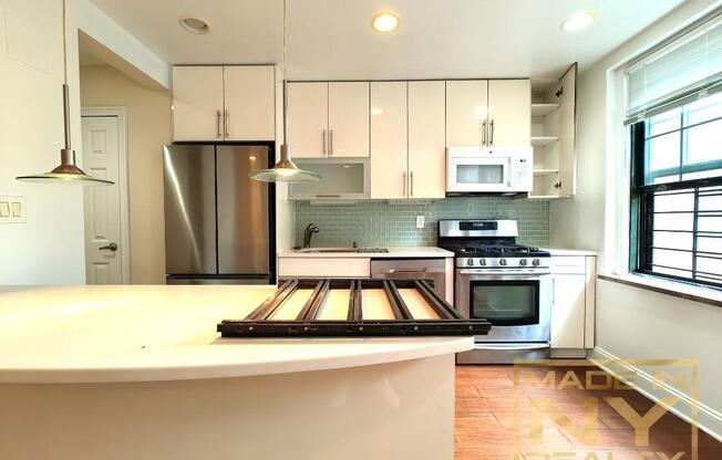 2 beds, 1 bath, $3,395, Unit A65