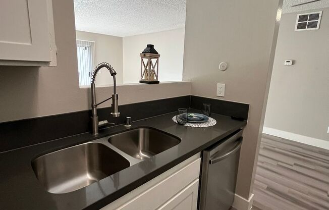 1 bed, 1 bath, 714 sqft, $1,825, Unit 094