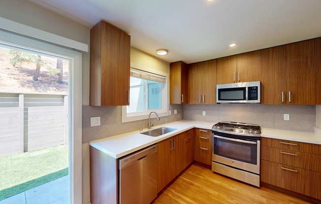 1441 CASA BUENA DR