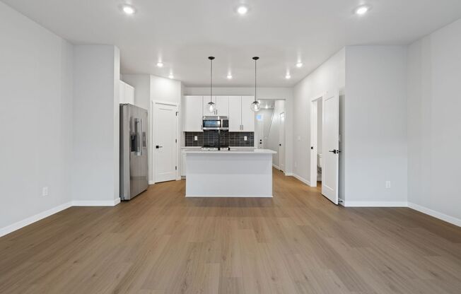 3 beds, 2.5 baths, 1,475 sqft, $2,595, Unit 3342