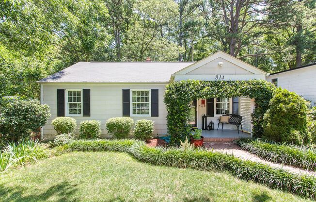 814 Chamberlain St. - Adorable Renovated Cottage in Village District