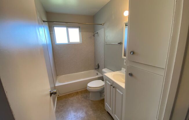 2 beds, 1 bath, $1,675, Unit 291A