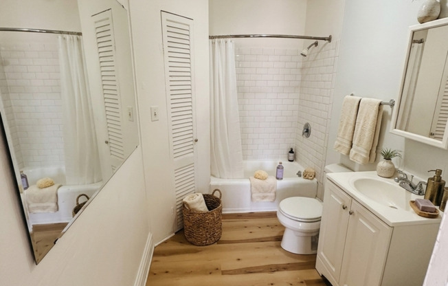Welcome to Your Brand New Home on Rawson Avenue! 1403 Rawson Ave, Unit 3, South Milwaukee, WI 53172 2 Beds | 1 Bath | Fully Remodeled & Move-In Ready Rent: $1,195/month