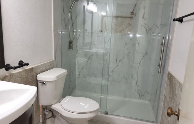 1 bed, 1 bath, $850, Unit # 350A