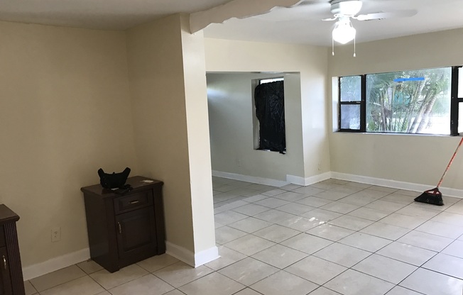 3 beds, 1 bath, 660 sqft, $2,332, Unit 1