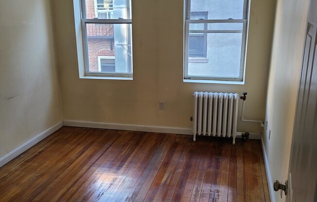 1 bed, 1 bath, $3,000, Unit 14