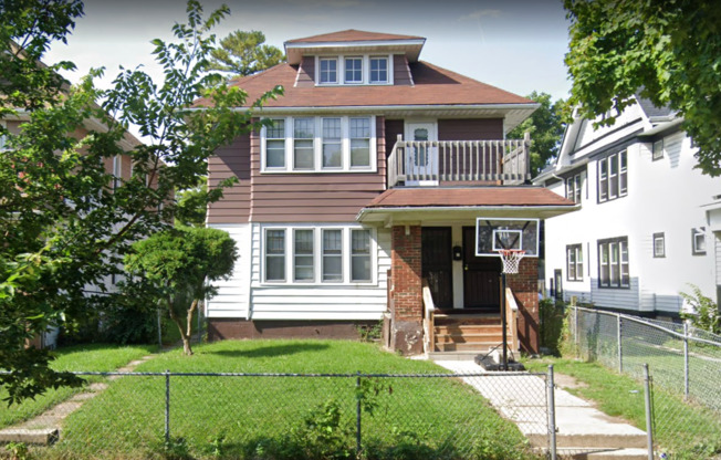 3051-3053 N 39th St
