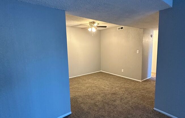 2 beds, 1.5 baths, 900 sqft, $920, Unit 605-202