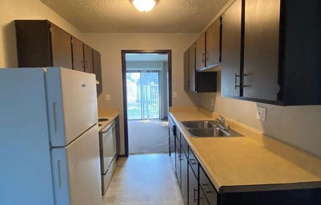 2 beds, 1.5 baths, 1,000 sqft, $975, Unit 1811-4