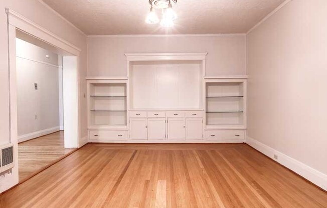 1 bed, 1 bath, 784 sqft, $1,700, Unit 06
