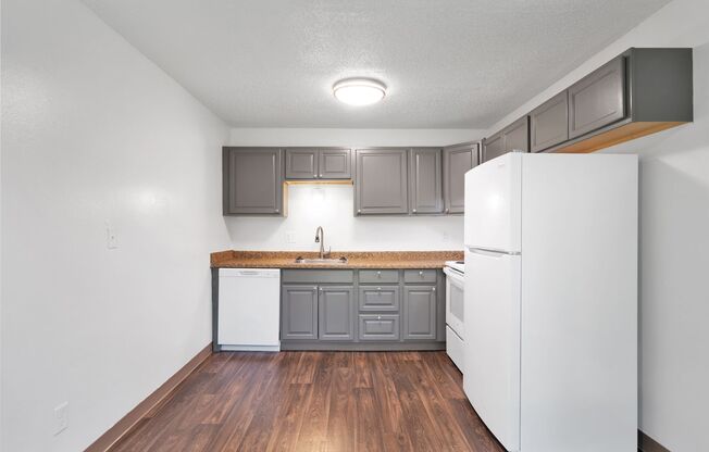 2 beds, 1 bath, $1,495, Unit 6013