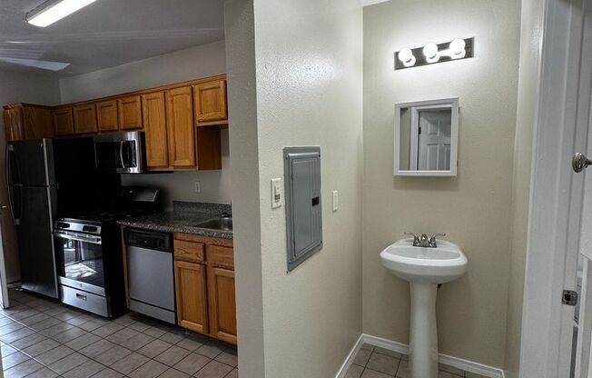 2 beds, 1 bath, 500 sqft, $2,295, Unit 1129-1