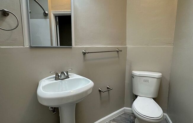 3 beds, 2 baths, 1,400 sqft, $1,750, Unit Unit 3-B