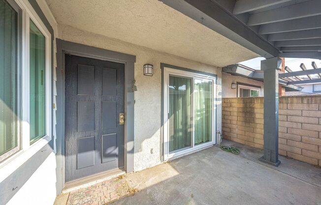 Conveniently located 2 Bedroom Condo in Buena Park