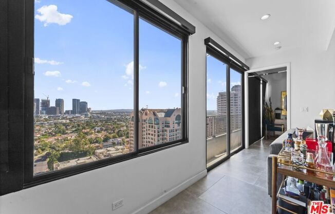 1 bed, 2 baths, 893 sqft, $4,999, Unit 1905