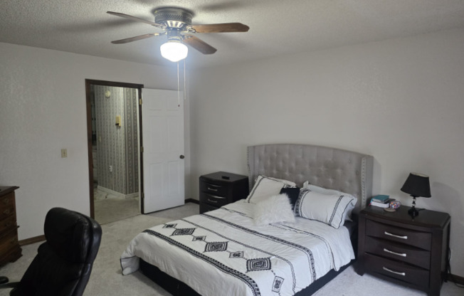 7105 S 76 E AVE