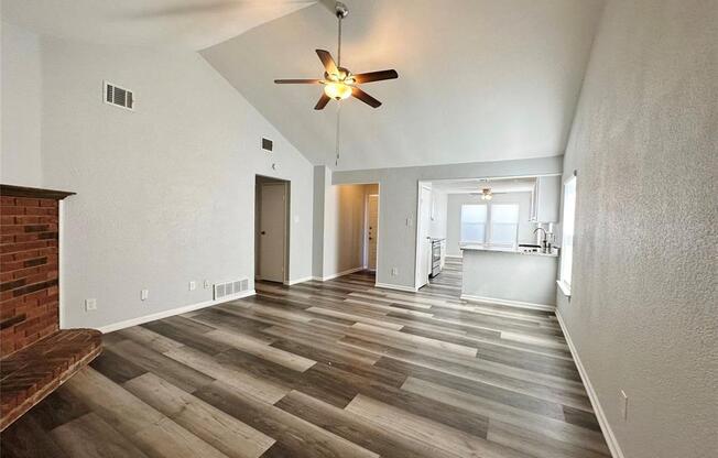 814 N Riverside Drive