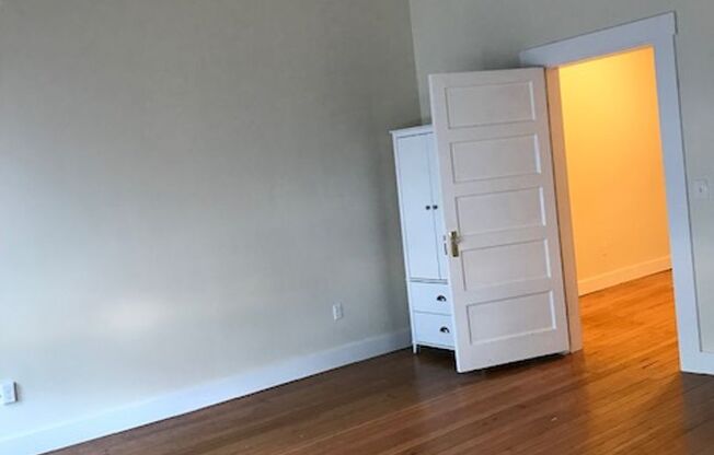 1 bed, 1 bath, $1,050, Unit #5