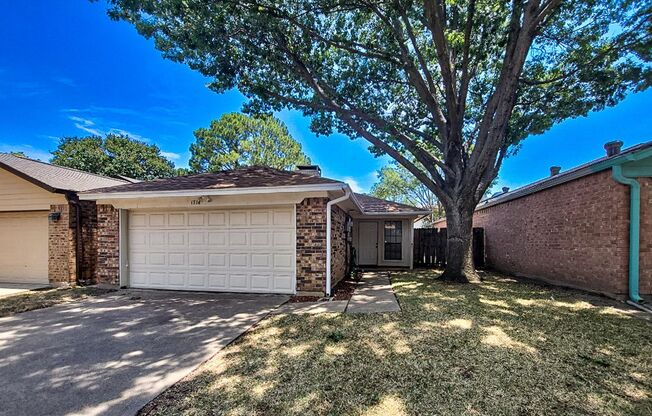 2BR/2BA Single-Family Home in Euless