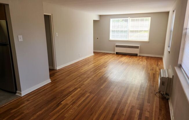 2 beds, 1 bath, 897 sqft, $2,225, Unit A-21