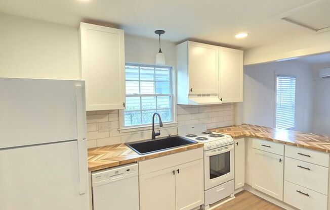 2 beds, 1 bath, $1,795