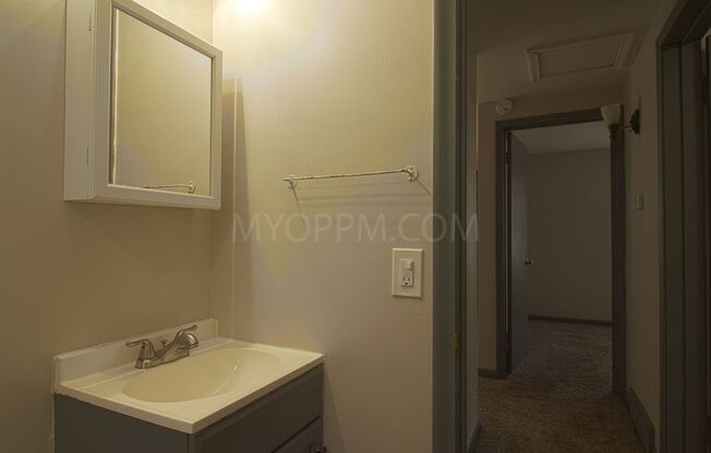 2 beds, 1 bath, 730 sqft, $900, Unit CRAWFORD 4414/A