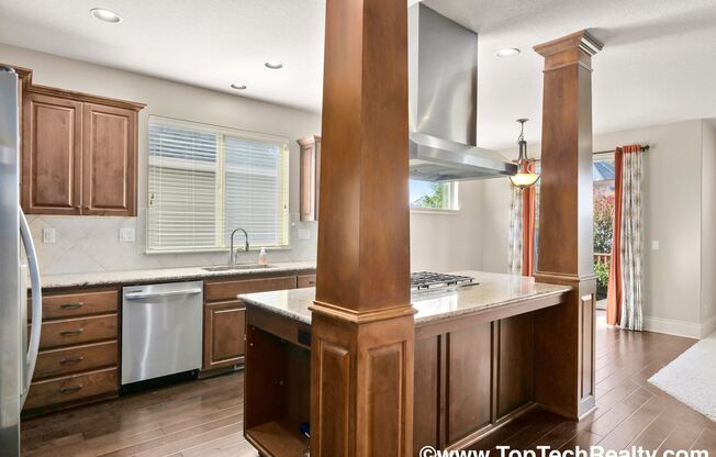 Beautiful 4 Bedroom 2.5 Bath  Arbor Heights Home w/ Den & Gourmet Kitchen Island! Findley/Stoller Schools!