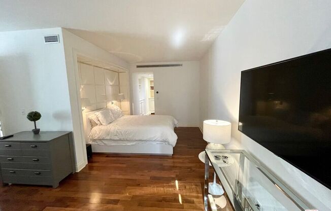 2 beds, 3 baths, 2,089 sqft, $8,500, Unit 1402