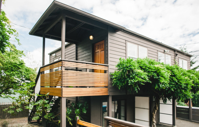2114 7 AVE W