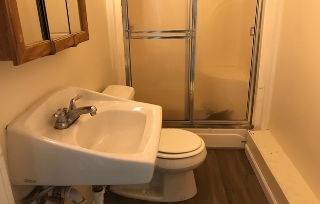 2 Bedroom 1 bath near UO