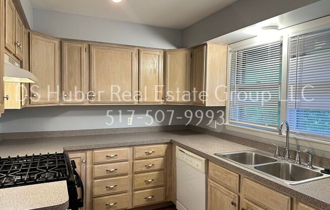 526 W HILLSDALE SAINT HILLSDALE 526