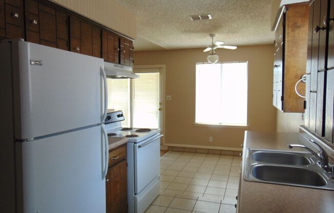 3 beds, 2 baths, $1,300