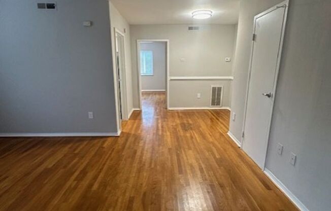 1 bed, 1 bath, $1,275, Unit R23-3