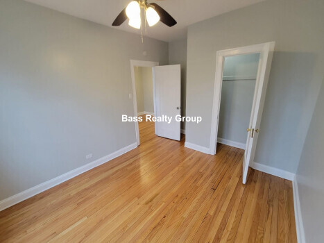 6970 North Greenview Ave.