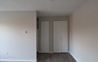 1 bed, 1 bath, 750 sqft, $1,300, Unit B4