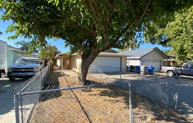 Renovated 3 Bed Home with a New Kitchen, Paint & Laminate Flooring!