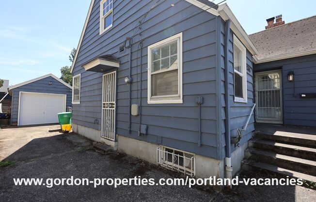 SE 57th Ave - 5 bedroom home with fireplace and hardwood floors