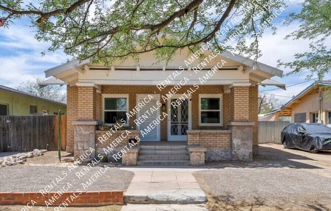 642 E 8 ST