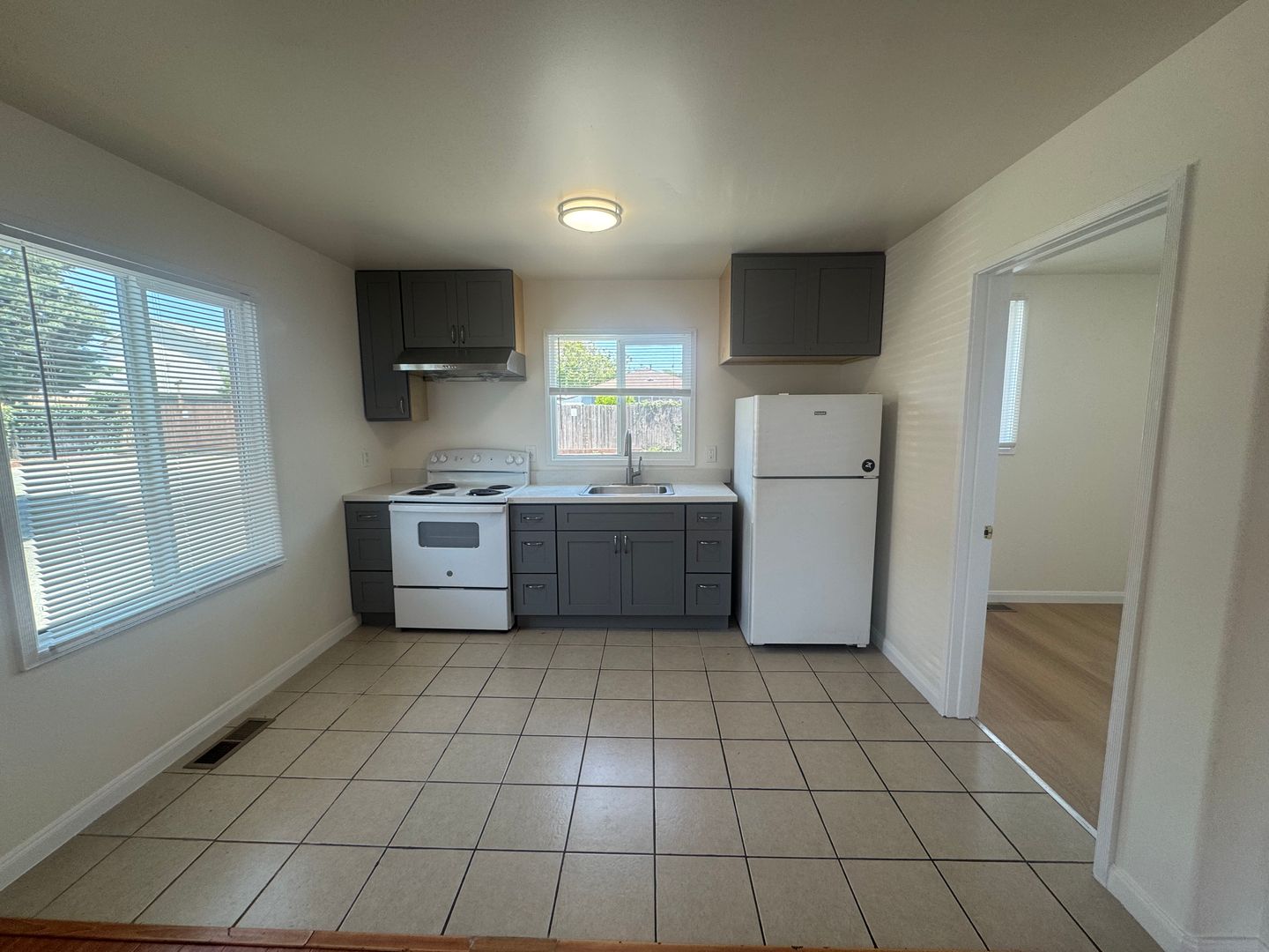 Newly Renovated 2 Bedroom, on San Pablo Ave, in East Richmond Area