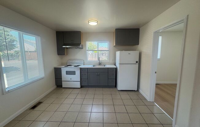 Newly Renovated 2 Bedroom, on San Pablo Ave, in East Richmond Area