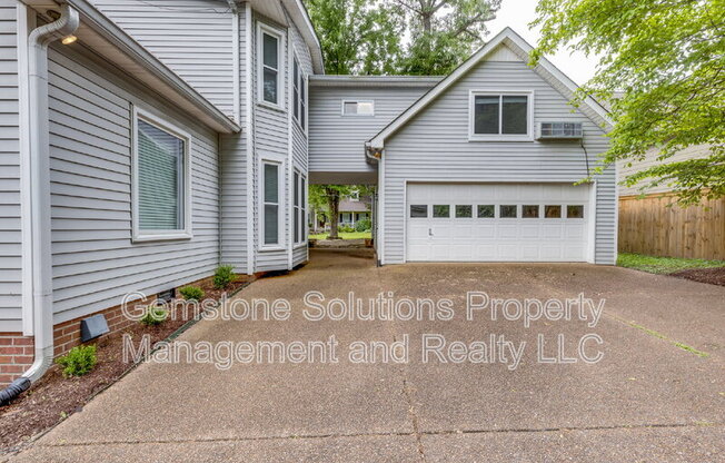 221 ADAMS CT